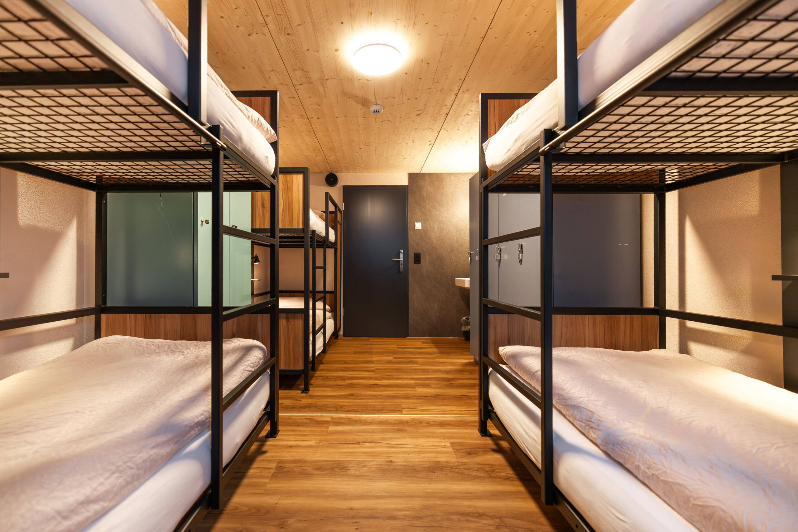 Zimmer Eiger Lodge | Planart Grindelwald @dariasofie_visuals